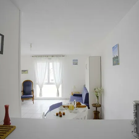 فيلة Studio Les Pres Sales